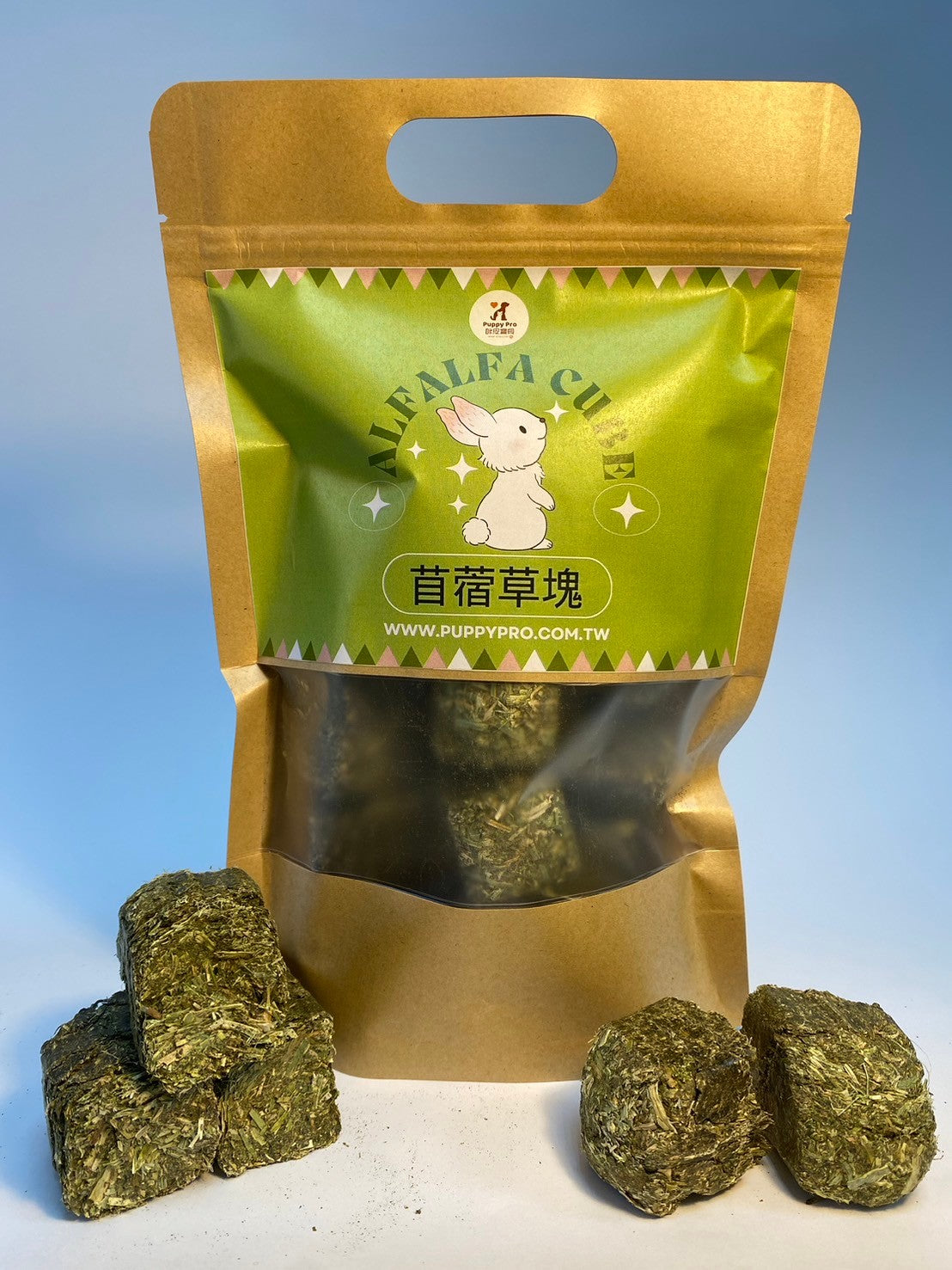 胖皮苜蓿草塊 500g- 牧場直送、健康美味 - PuppyPro